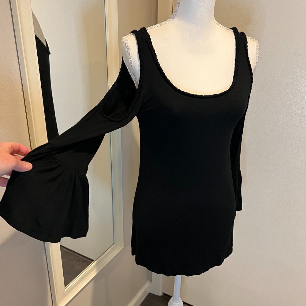 Cable & Gauge Black Cold Shoulder Bell Sleeve Top, Size Small
